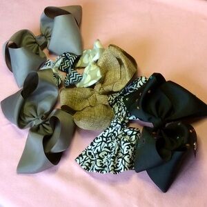 FINAL SALE PRICE 8 Piece Lot of Hair Clips/Bows